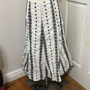 Touche‎ skirt white and black mid calf length Flirty and Fun size 8
